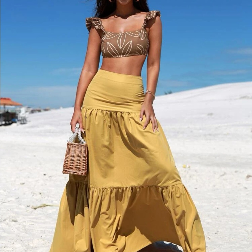 Geo Print Ruffle Sleeve Crop Top & Flounce Hem Skirt.